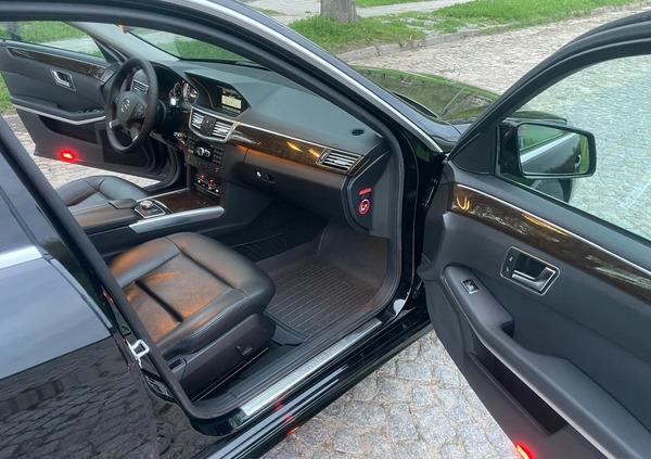 Mercedes-Benz Klasa E cena 52400 przebieg: 175000, rok produkcji 2012 z Kielce małe 436